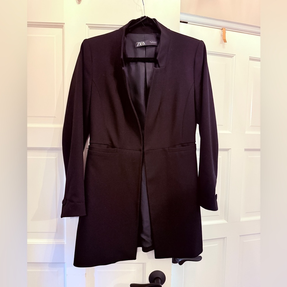 Zara black collarless long blazer with hook and eye closure | Sz Large